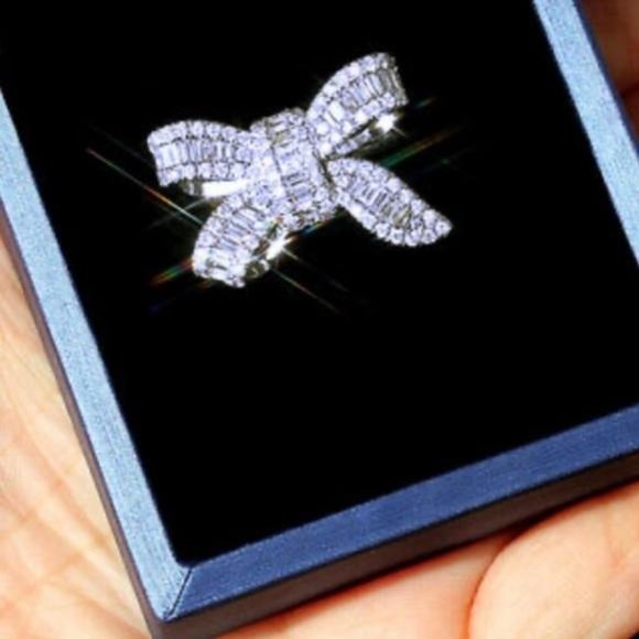 925 STERLING SILVER DIAMOND BAGUETTE BOW RING, CUTE RING, SHINY RING. - Picture 6 of 8